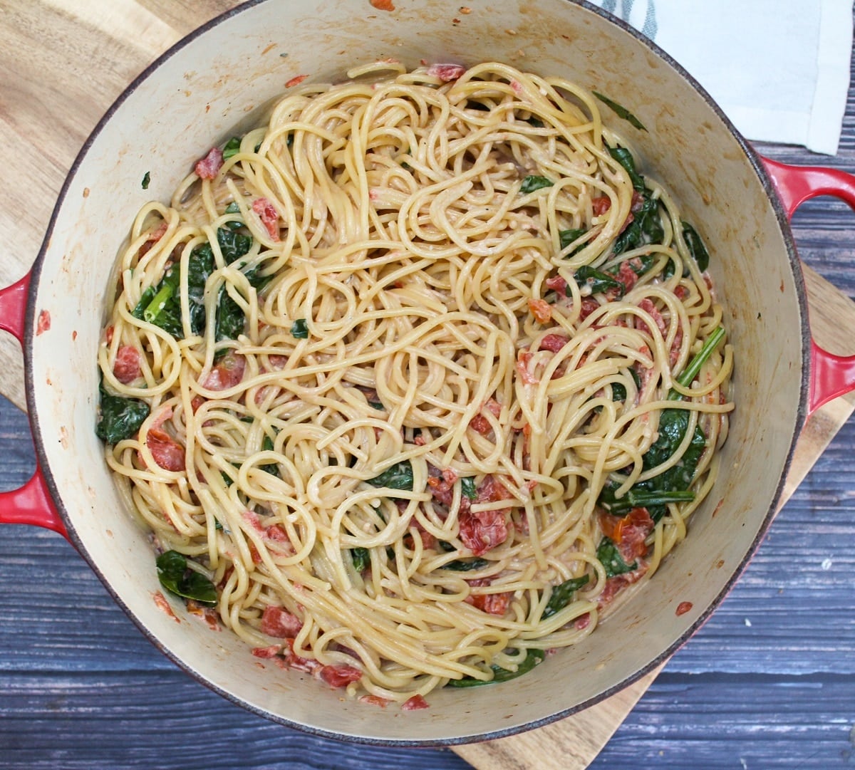 blue cheese and tomato pasta in a pot