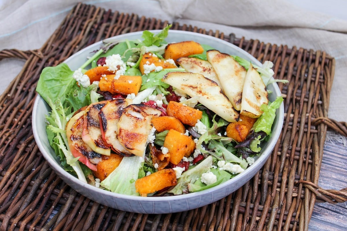 completed salad with all ingredients